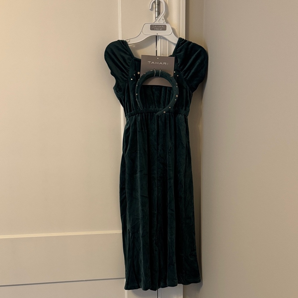 Tahari Kids Formal Velvet Jumpsuit in Rich Green